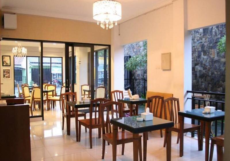 تختخواب و صبحانه Votel Viure Hotel Jogjakarta