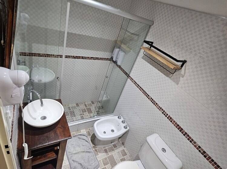 مسافرخانه Hosteria Villa Del Lago
