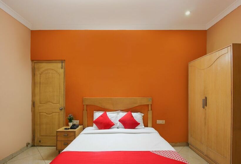 هتل Hallmark Begumpet By Oyo Rooms