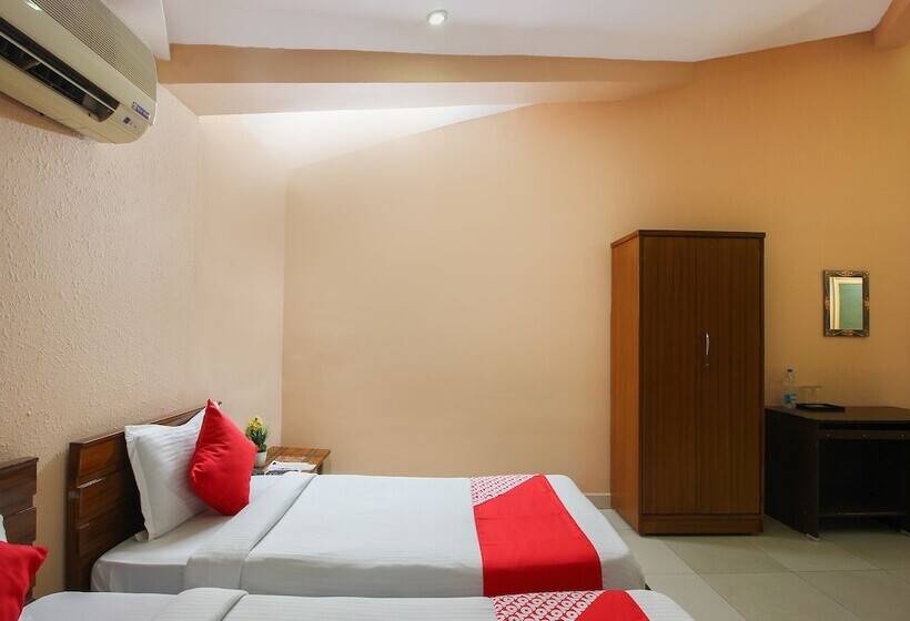 هتل Hallmark Begumpet By Oyo Rooms