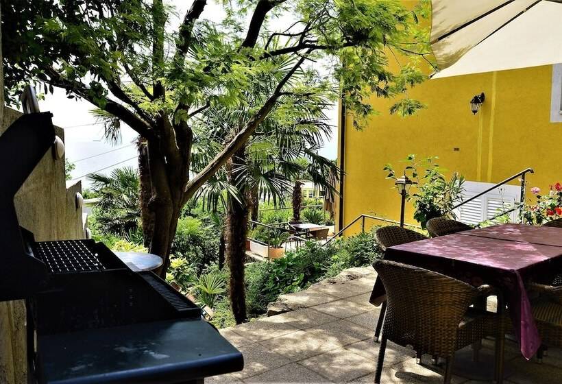 پانسیون Apartments And Rooms Vila Irma