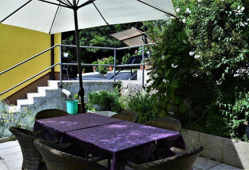 پانسیون Apartments And Rooms Vila Irma