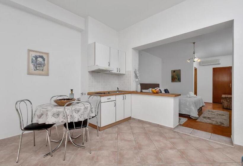 پانسیون Apartments Dany