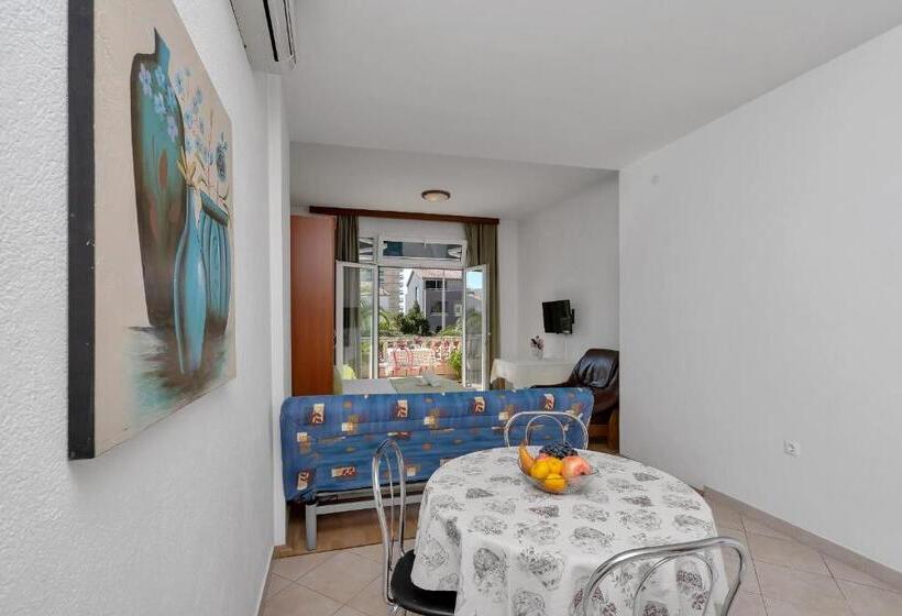 پانسیون Apartments Dany