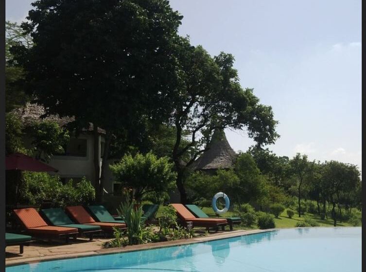 هتل Lake Manyara Serena Safari