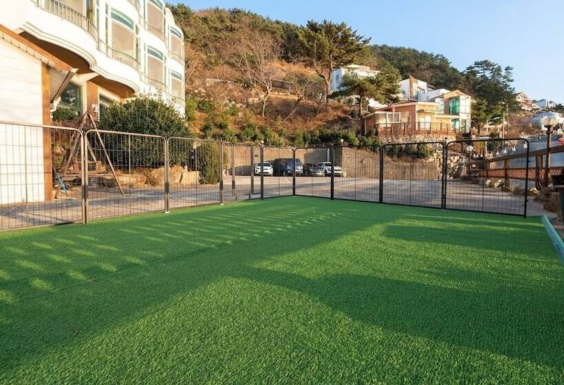 Geoje Sunbeachoceanview Dog Pension