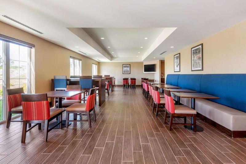 בית מלון כפרי Comfort Inn & Suites