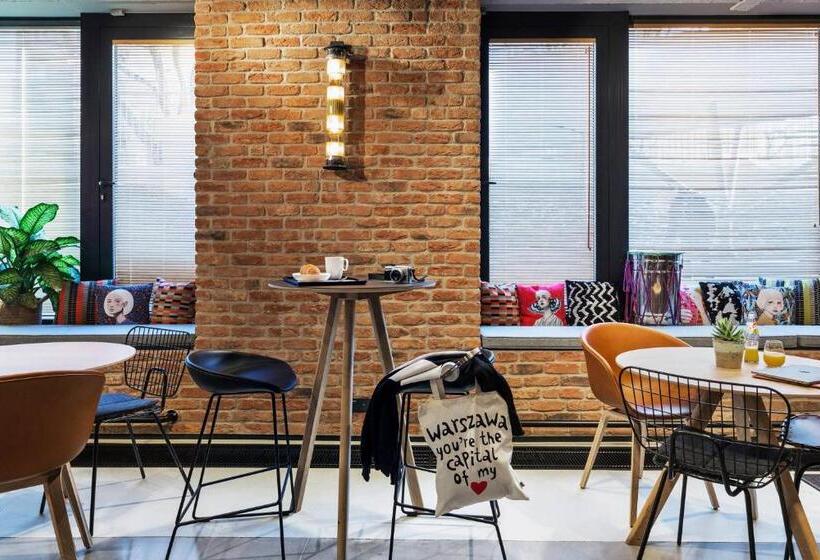 هتل Moxy Warsaw Praga