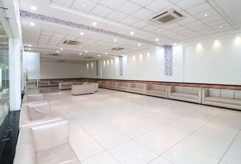 هتل The Royal Orchid By Oyo Rooms