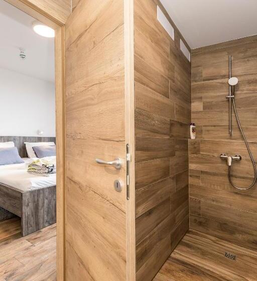 پانسیون Apinelo Tower Rooms