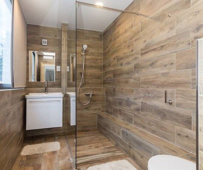 پانسیون Apinelo Tower Rooms