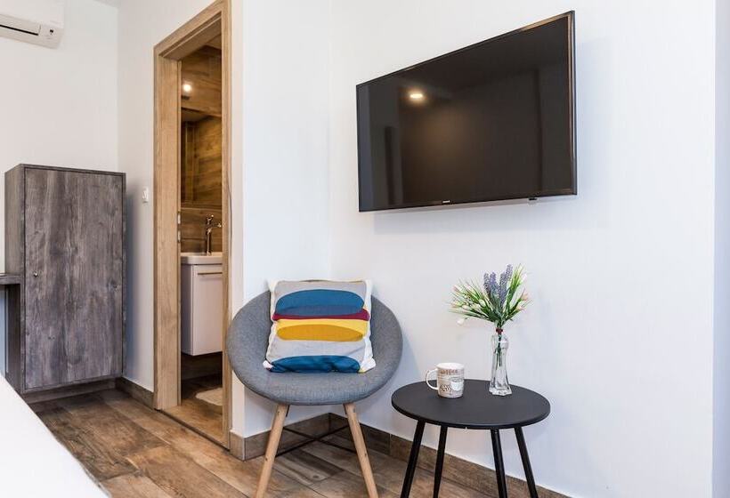 پانسیون Apinelo Tower Rooms