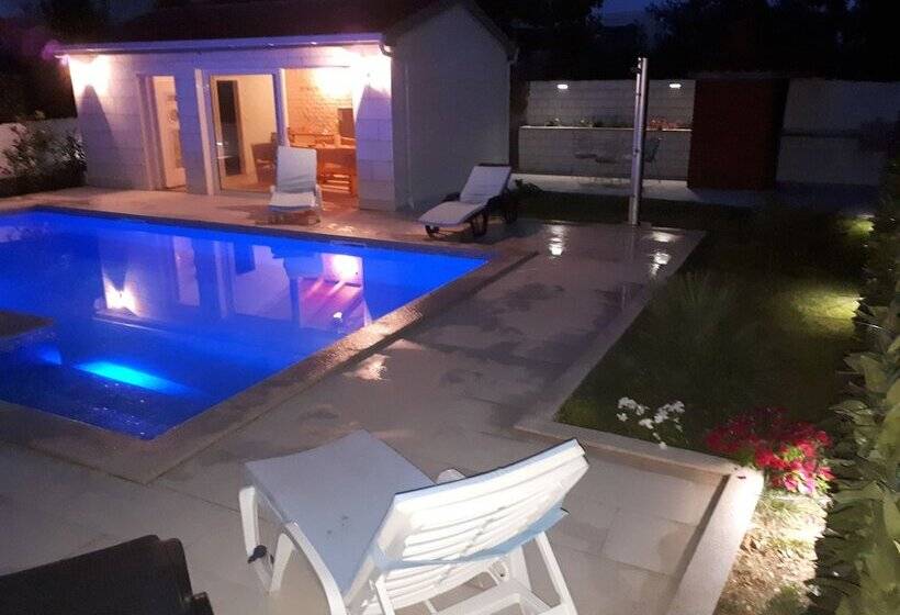 Apartments Maestral