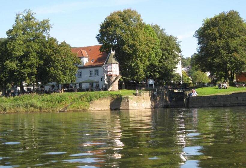 هتل Zum Weserdampfschiff