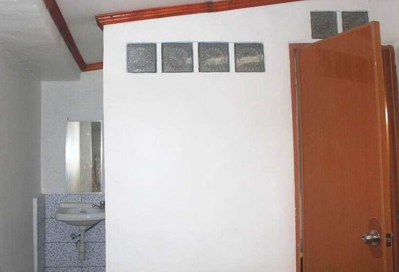 J's Backpackers Hostel