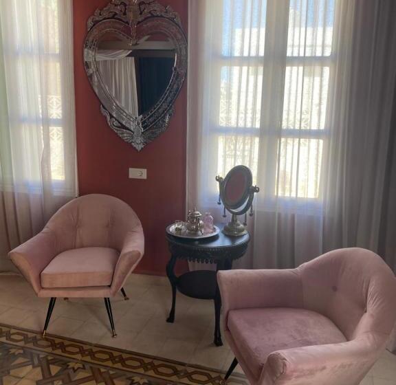 پانسیون Dar Camelia