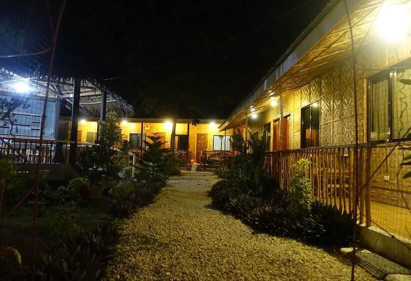 پانسیون New Village Lodge
