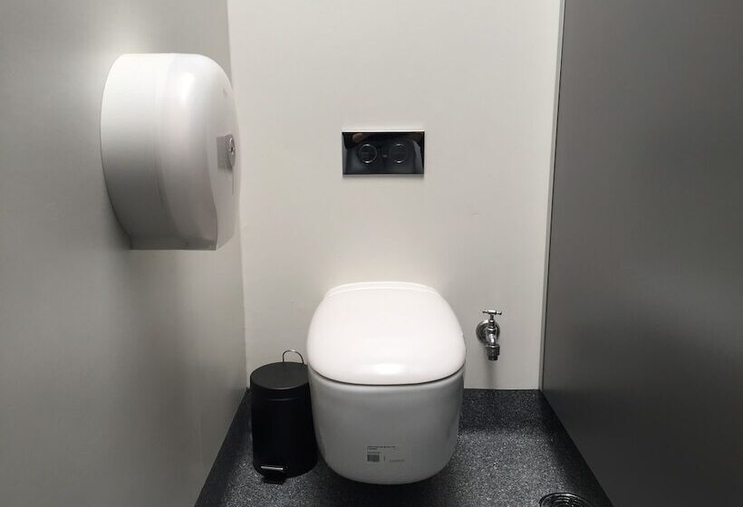 הוסטל Pod Inn