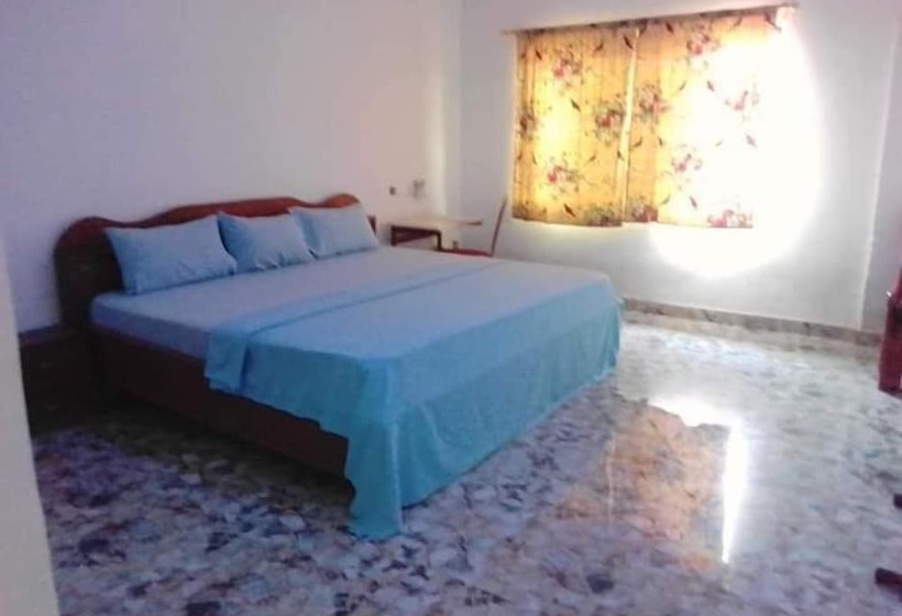 تختخواب و صبحانه Batavia Lodge