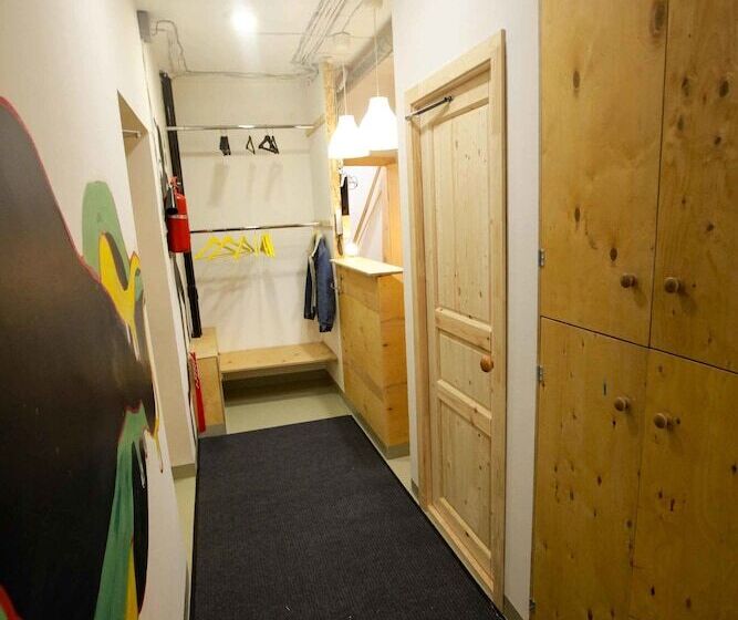Hostel 69