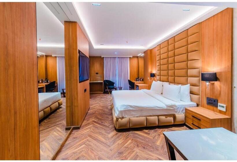 فندق Grand Dhillon