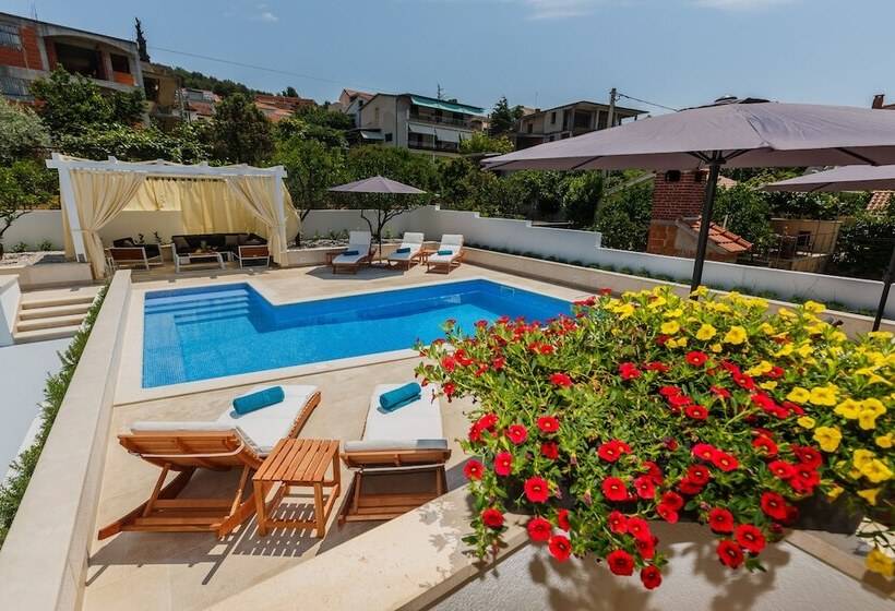 Luxury  Apartments Giovanni With  Pool