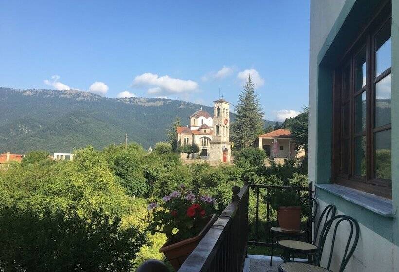 פנסיון Helidona