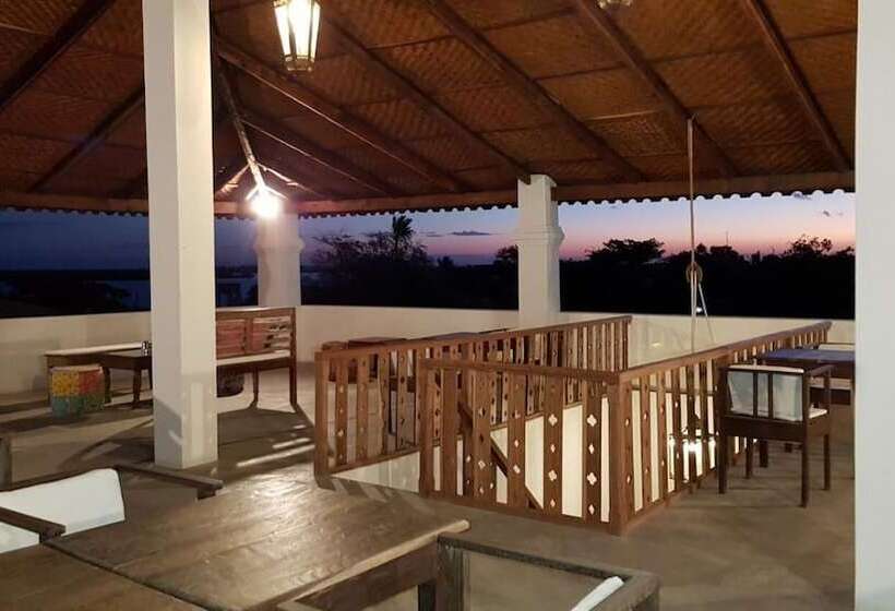 پانسیون Ulani Lodge