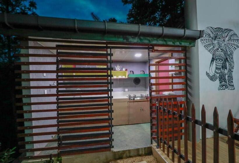 Pensión Zircon Ella