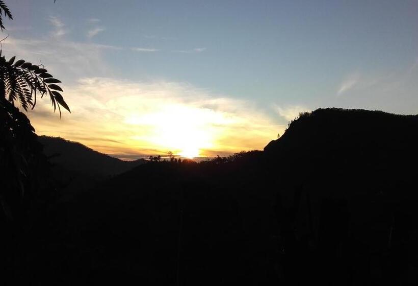 Pensión Zircon Ella