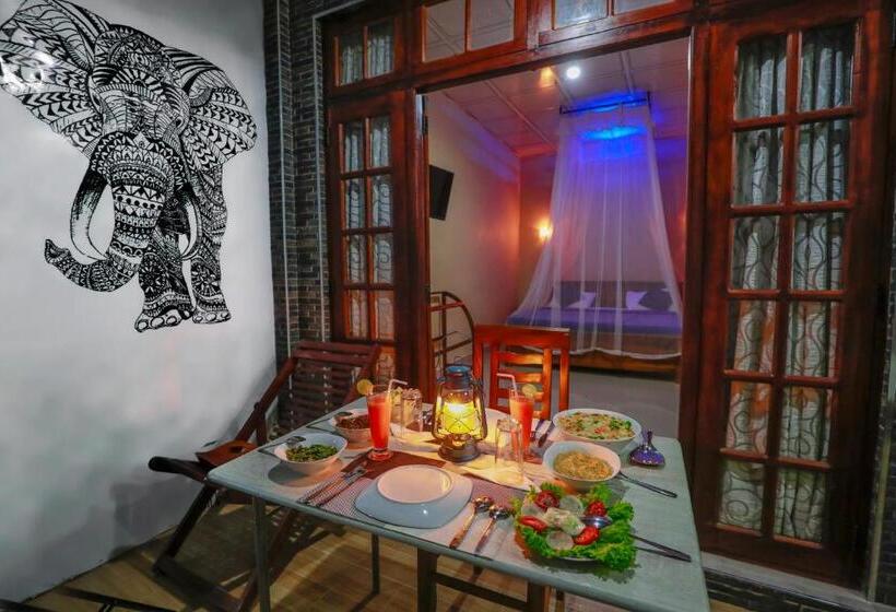 Pensión Zircon Ella