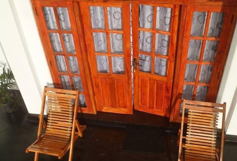 Pensión Zircon Ella