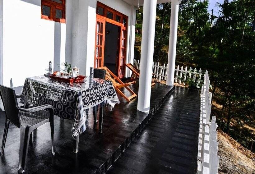 Pensión Zircon Ella