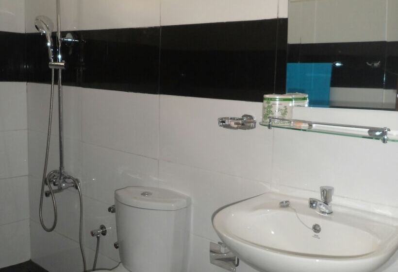 Pensión Zircon Ella