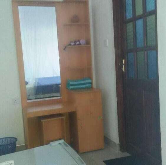 Pensión Zircon Ella