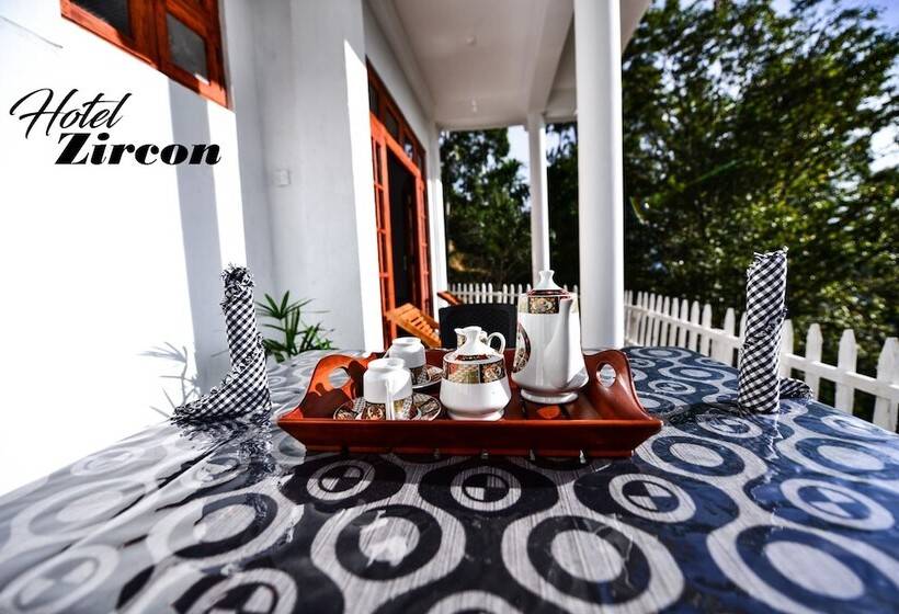 Pensión Zircon Ella