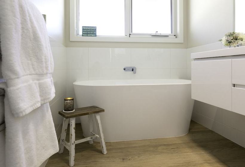 Spring Home  Our Place At Bright