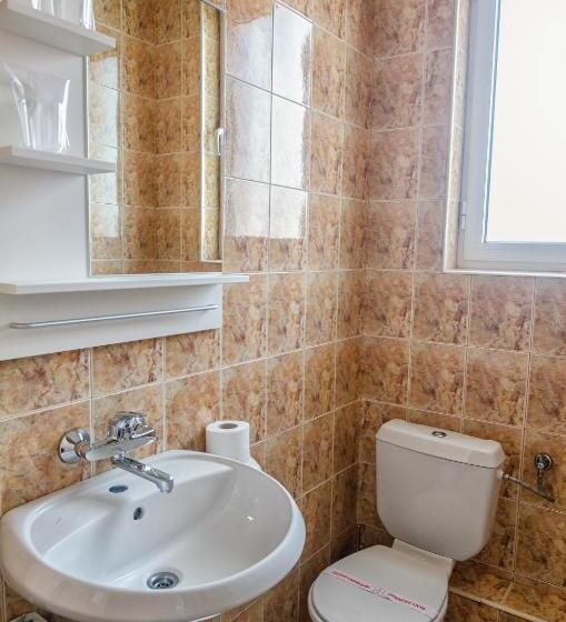 Dom Mladenovi B&b