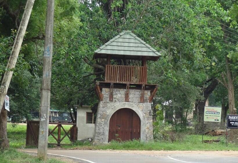 فندق Wilpattu Tree House