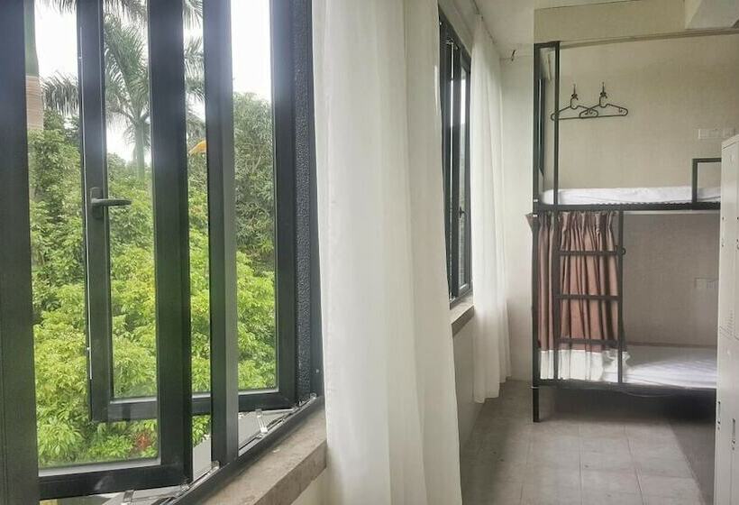 Houselet Hostel