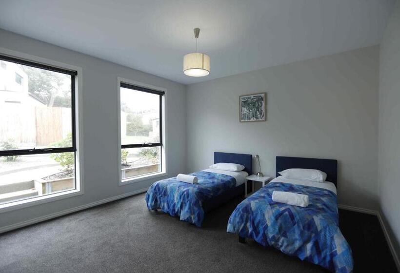 Apollo Bay Seal Apartments