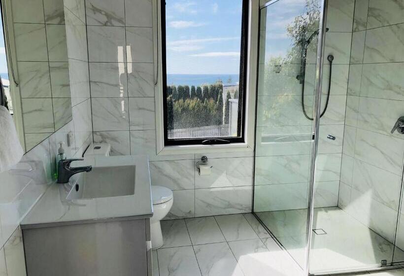 Apollo Bay Seal Apartments