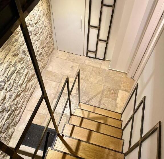 تختخواب و صبحانه Altrelli Rooms