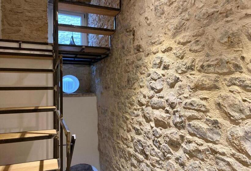 تختخواب و صبحانه Altrelli Rooms