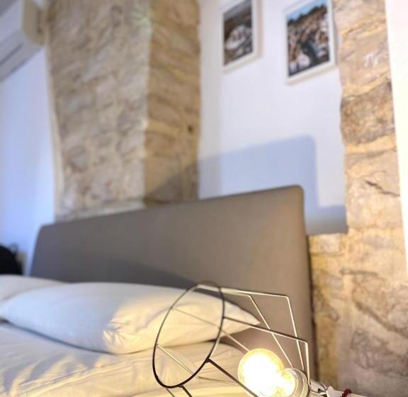 تختخواب و صبحانه Altrelli Rooms