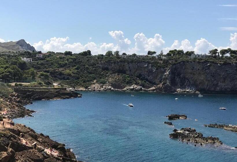 تختخواب و صبحانه Le Tre Rose