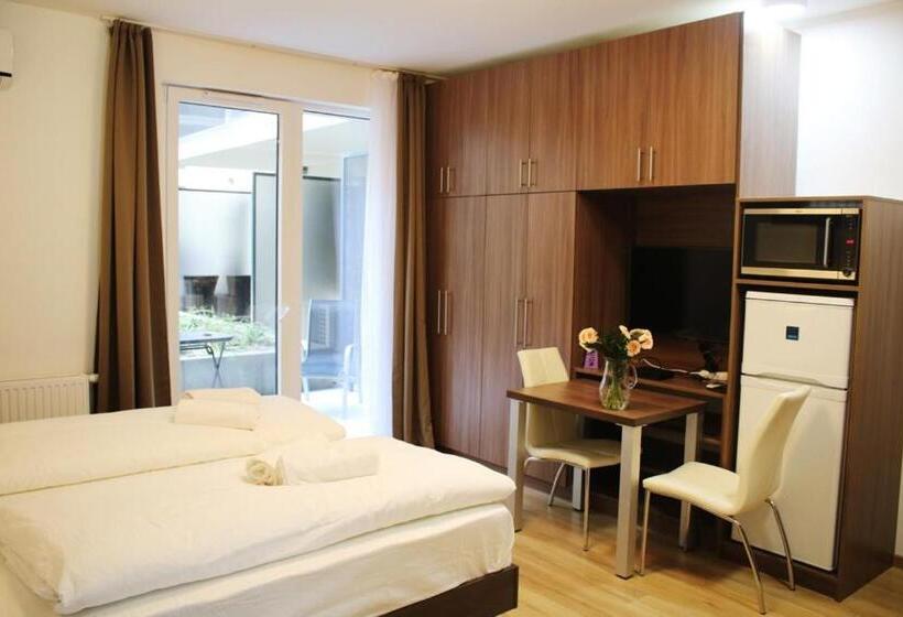 Corvin Holiday Apartments