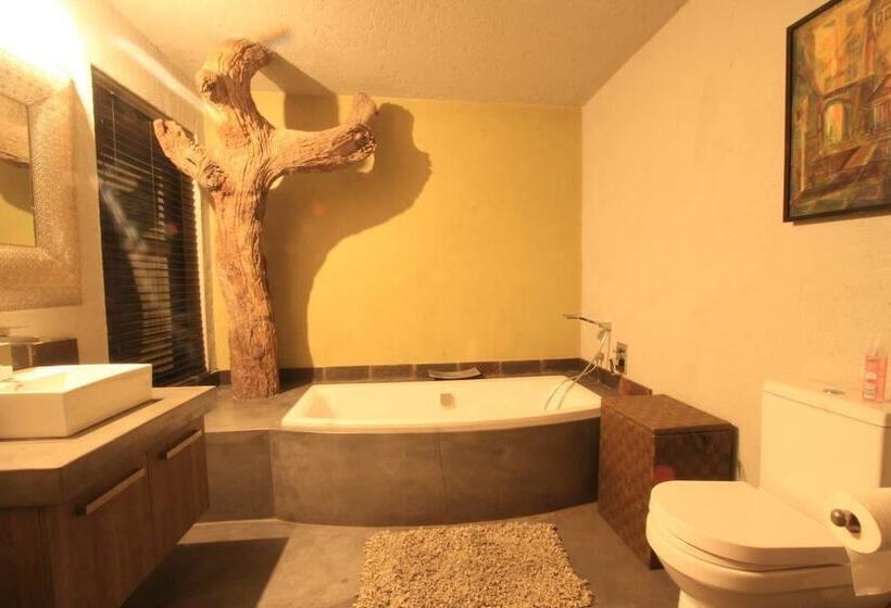 בית מלון כפרי Call Of The Wild Lodge