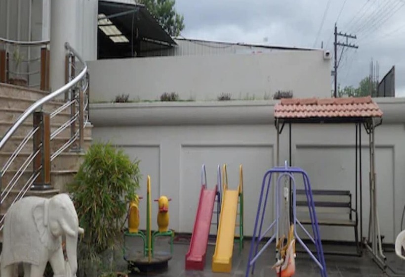 בית מלון כפרי Raj Palace