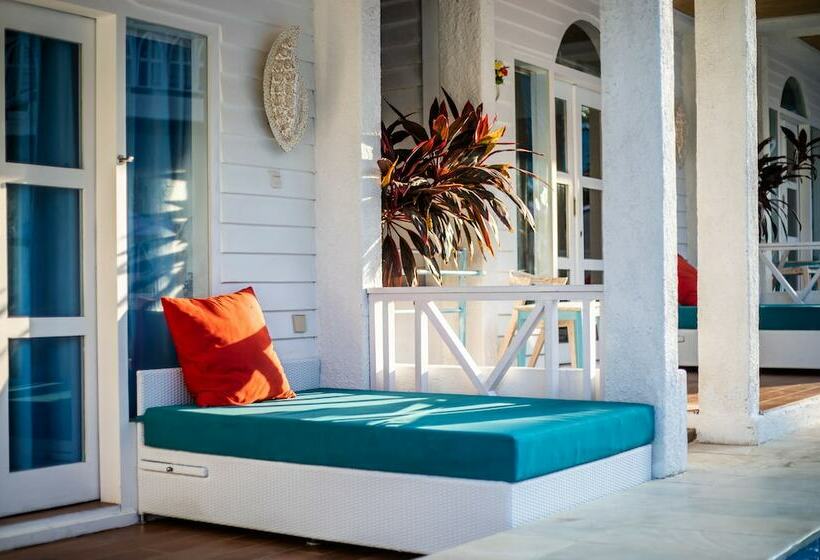 هتل Santorini Beach Resort